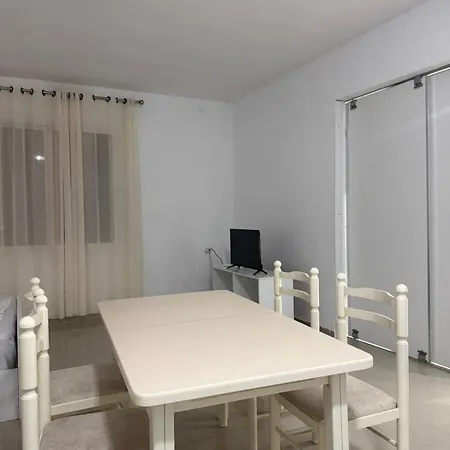 White * Sarande